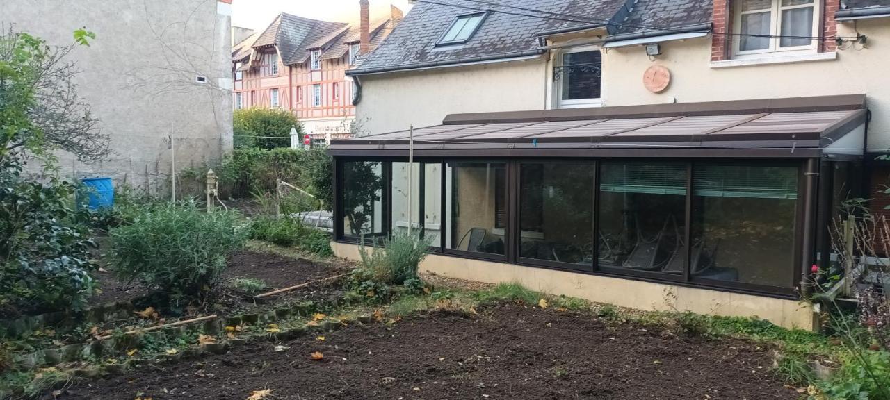 Le Gite Au Pied Du Chateau De Chaumont Екстериор снимка